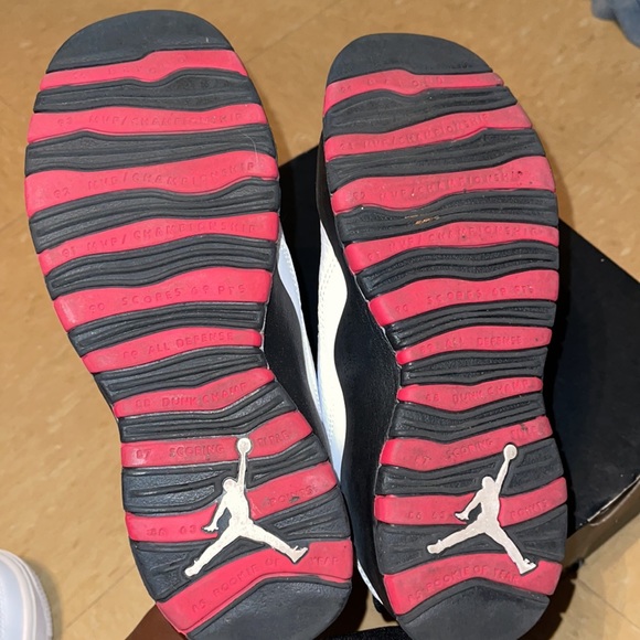 Gently used kids jordan 10 (45) - Picture 3 of 4